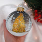 Palla di natale con albero dorato